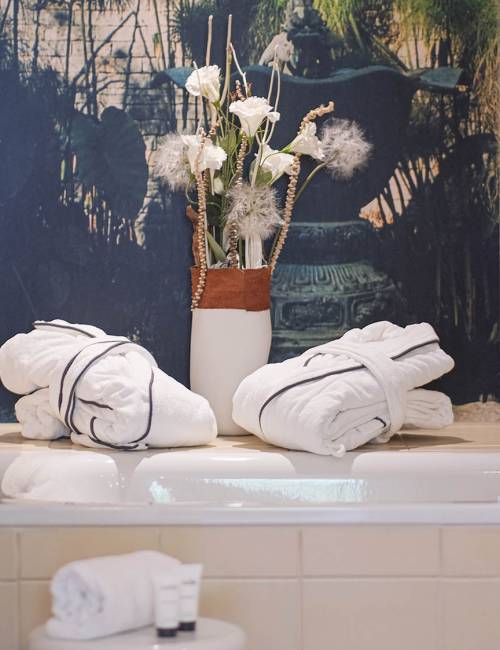 View into the bathroom of a suite at the Suite Hotel Leipzig