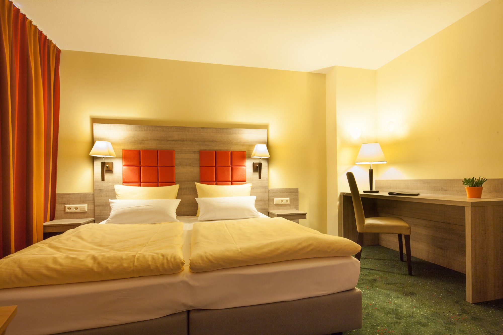 double bed in a studio in the Suite Hotel Leipzig